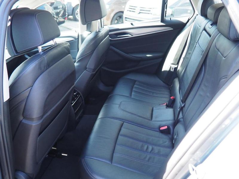 BMW Řada 5 (2018) 520d xDrive, HeadUp, Key - fotka 14 z 41