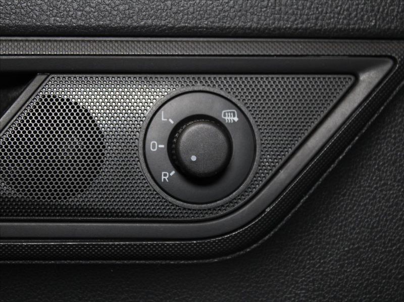 Škoda Fabia 1,0 TSi 70kW Ambition 20tkm.ČR - fotka 16 z 24