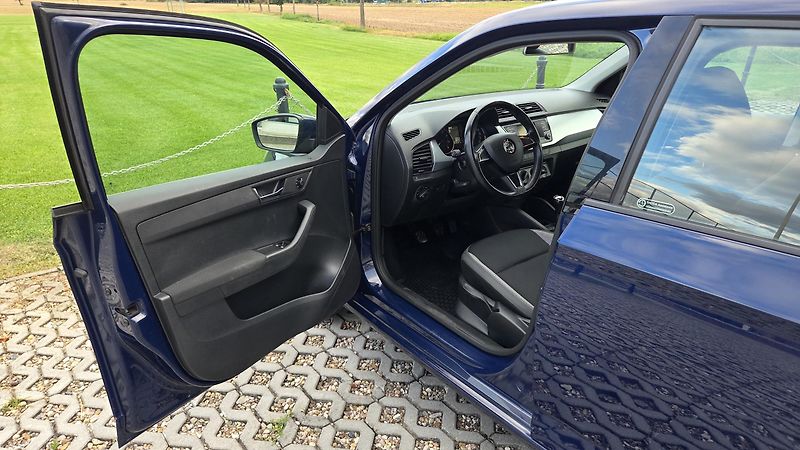 Škoda Fabia (2018)  Rezervováno: 1.0 TSI 81 kW - fotka 9 z 24