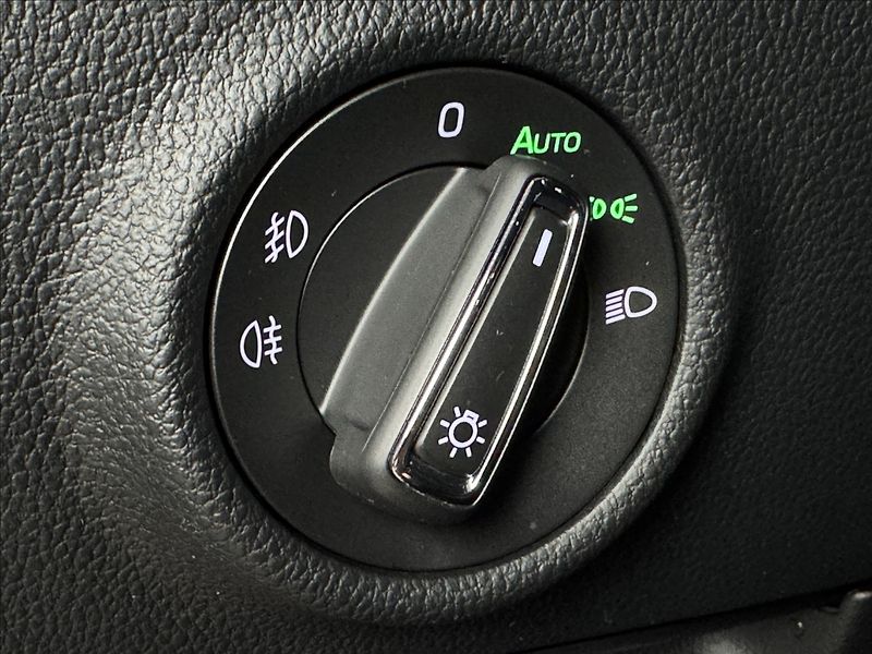 Škoda Superb 1,5 TSi  DSG Sportline Virtual - fotka 23 z 48