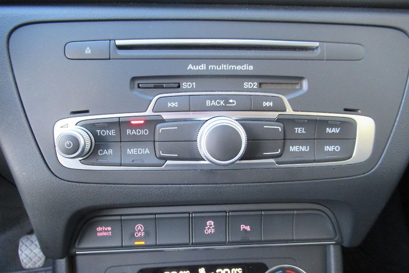 Audi Q3 2.0 TDI QUATTRO NAVI TAŽNÉ - fotka 16 z 33