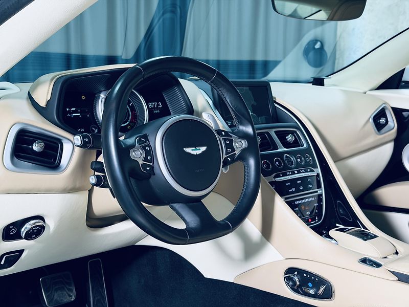 Aston Martin DB11 (2017) V12*5.2*B&O*360*TOP - fotka 24 z 43
