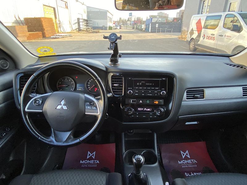 Mitsubishi Outlander (2014) 2,0i - Invite - 1 Majitel - fotka 19 z 42
