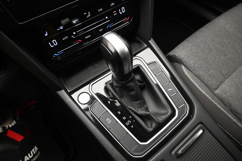 Volkswagen Passat 2,0 TDI 110kW DSG Business Zár - fotka 23 z 31