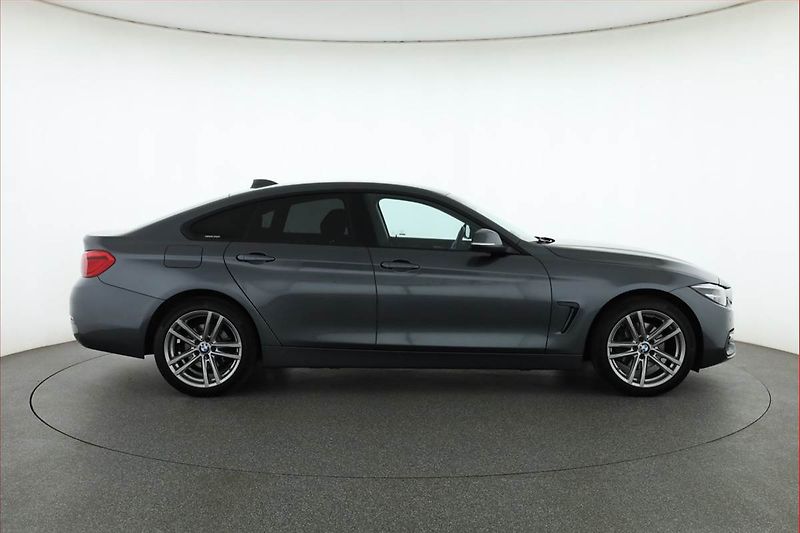 BMW Řada 4 (2018) 420d xDrive - fotka 6 z 19