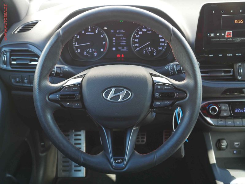 Hyundai i30 (2022) 1.5T-GDi, 1.maj,ČR, AC, LED - fotka 13 z 23
