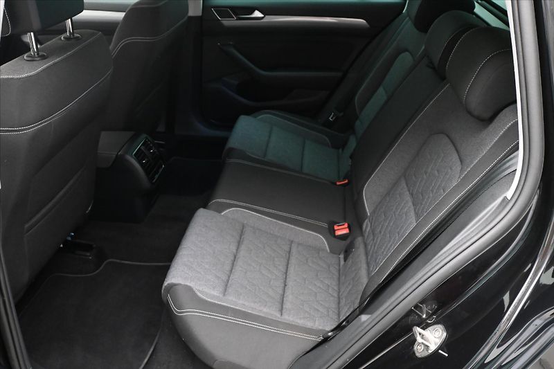 Volkswagen Passat 2,0 TDI 110kW DSG Business Zár - fotka 14 z 32