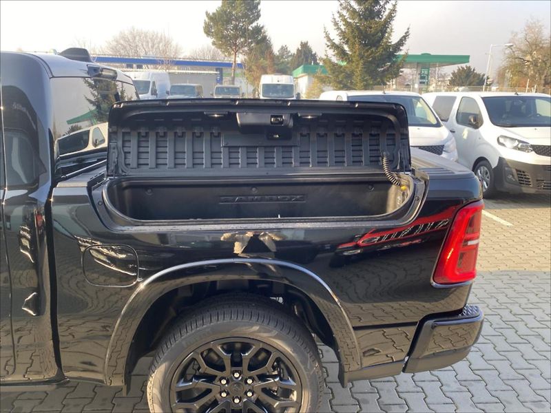 Dodge RAM (2025) 3,0 R6  Limited Night - fotka 16 z 16