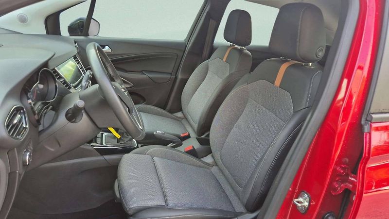 Opel Crossland Elegance F 12 XHL (81kW / 110H - fotka 16 z 49