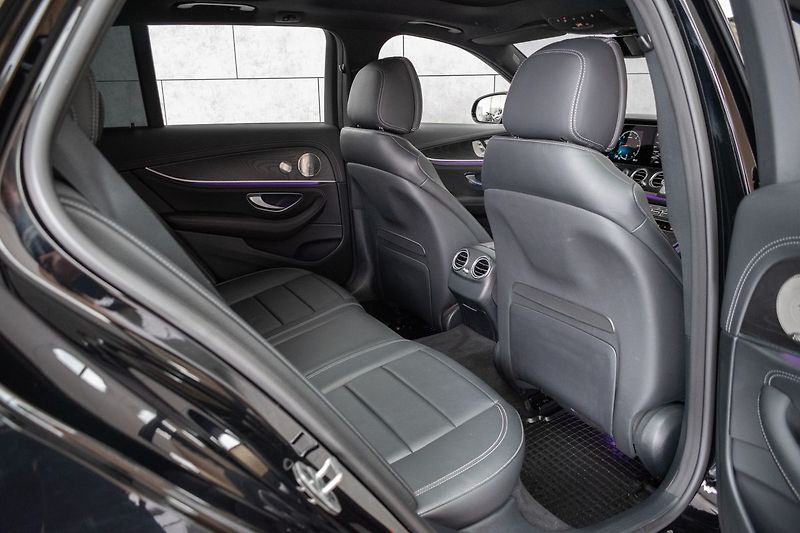 Mercedes-Benz Třídy E E 220d AMG*4MATIC*TAŽNÉ*ACC*ČR - fotka 13 z 52