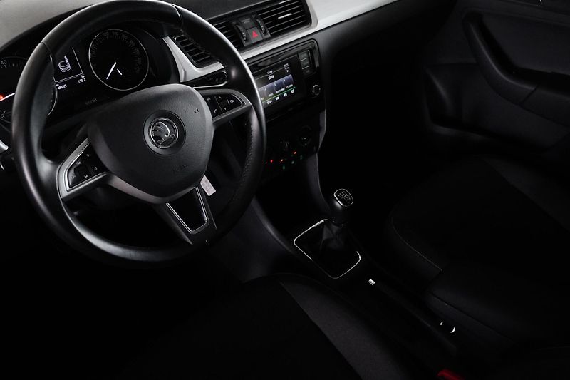 Škoda Rapid - fotka 5 z 6