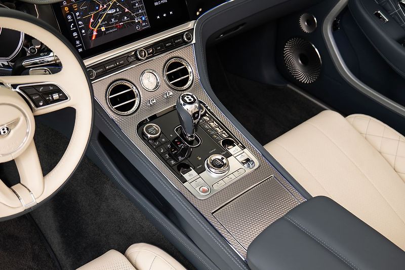 Bentley Continental GTC V8 Mulliner - fotka 10 z 24