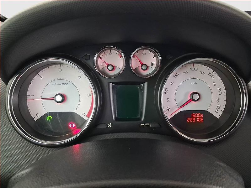 Peugeot 308 (2010) 1.6 HDi, po STK, Tažné - fotka 11 z 20