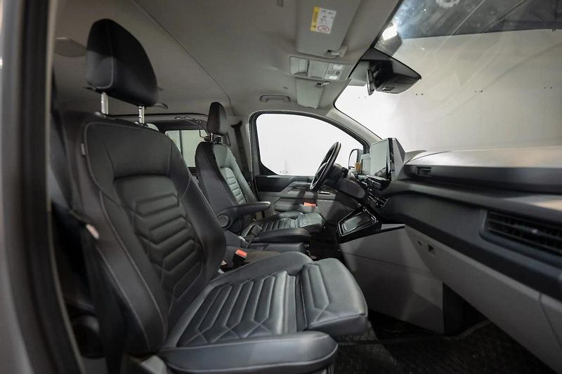 Ford Tourneo Custom 2.0 EcoBlue 125 kW 4x4 - fotka 16 z 48
