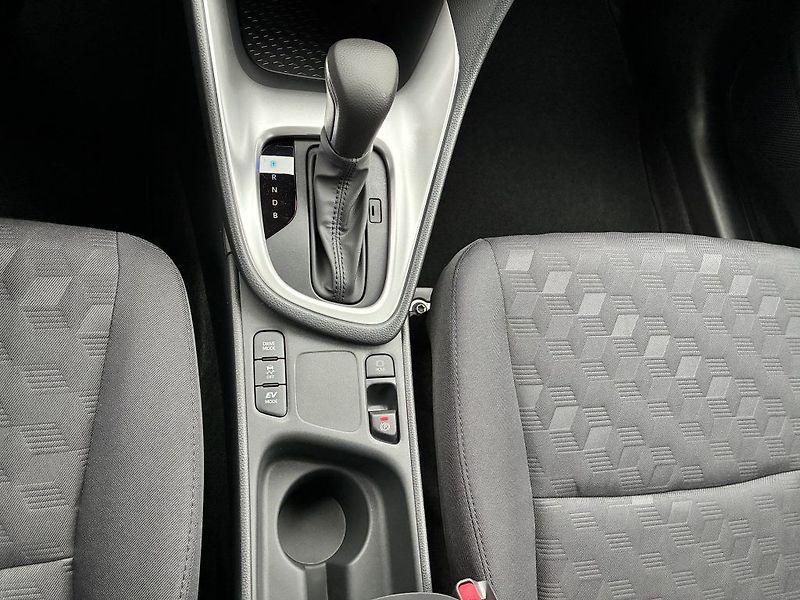 Toyota Yaris 1.5 Hybrid 116 Comfort - fotka 23 z 24