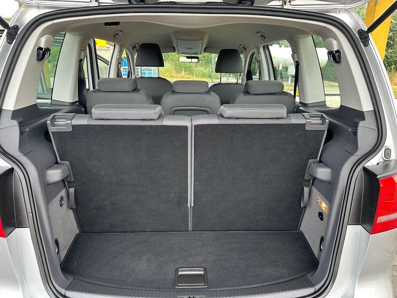 Volkswagen Touran (2011) 1.2TSi PĚKNÝ STAV, PO SERVISU - fotka 17 z 18