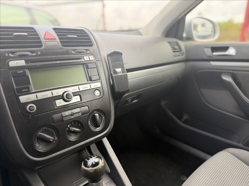 Volkswagen Golf 1,9 TDI 77kW +SADA KOL, TAŽNÉ - fotka 12 z 22