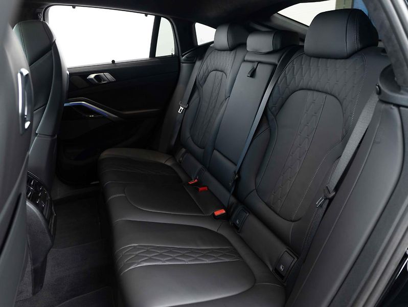 BMW X6 xDrive40i - fotka 22 z 24