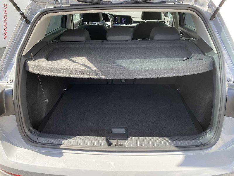 Volkswagen Golf (2023) 1.5 TSi, ČR, Style, AT, LED - fotka 7 z 21
