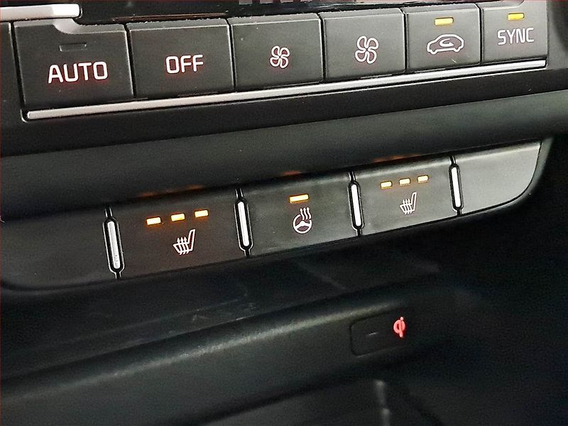 Kia Ceed (2022) 1.5 T-GDI, Automat, Serv.kniha - fotka 21 z 21