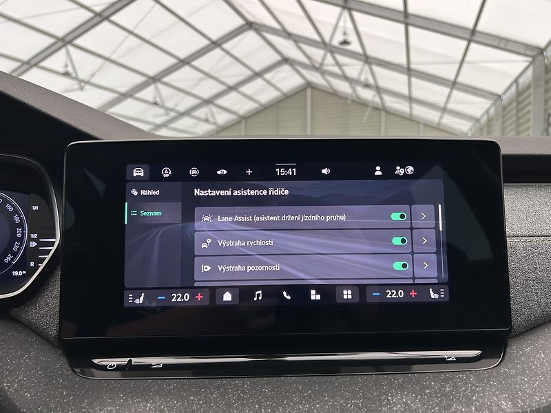 Škoda Octavia 1.5 TSI Top selection - fotka 12 z 32
