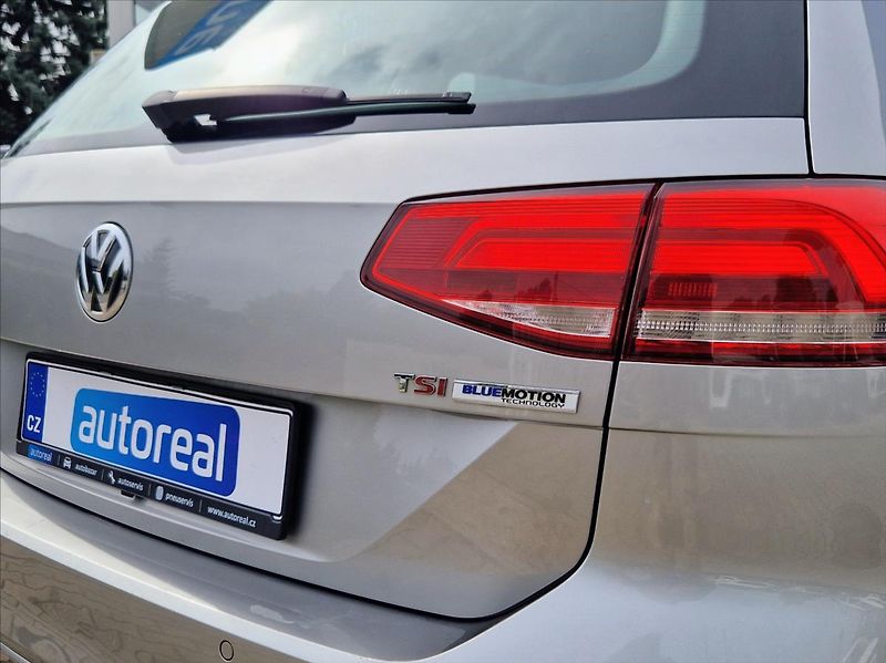 Volkswagen Passat 1,4 TSI 110kW SENZORY AUTOAC - fotka 6 z 42