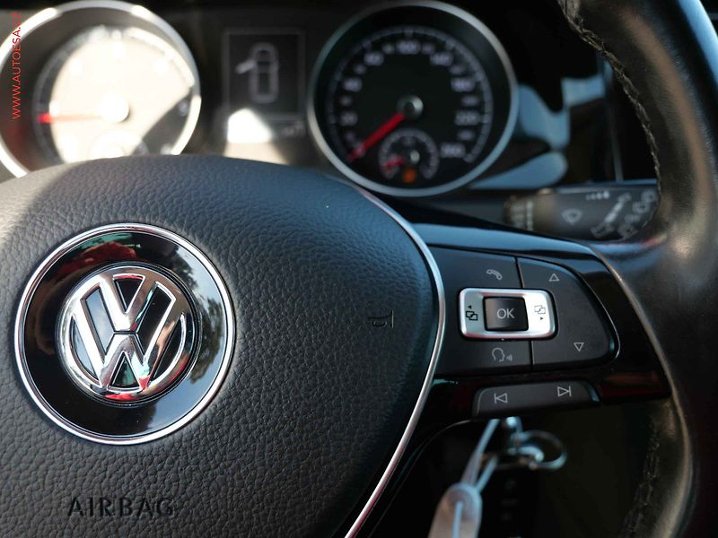 Volkswagen Golf (2015) 2.0 TDi VII, Highline - fotka 13 z 23