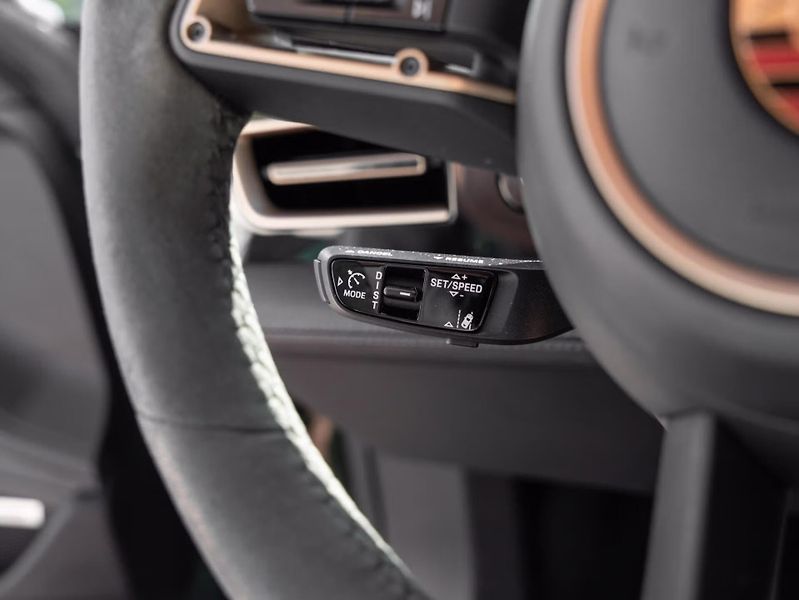 Porsche Taycan GTS Sport Turismo HuD Pano Ven - fotka 15 z 19