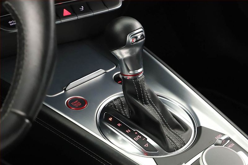 Audi TTS (2015) 2.0 TFSI - fotka 12 z 29