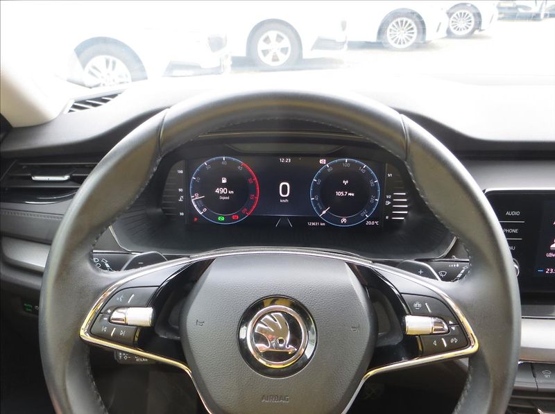 Škoda Octavia 2,0 TDI Ambition DSG LED ČR - fotka 21 z 24