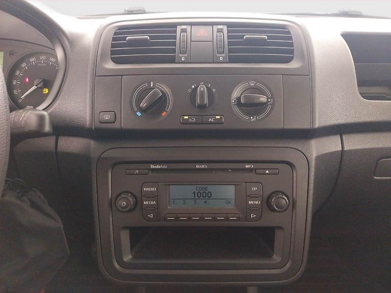 Škoda Fabia (2011) 1.4 16V - fotka 12 z 16