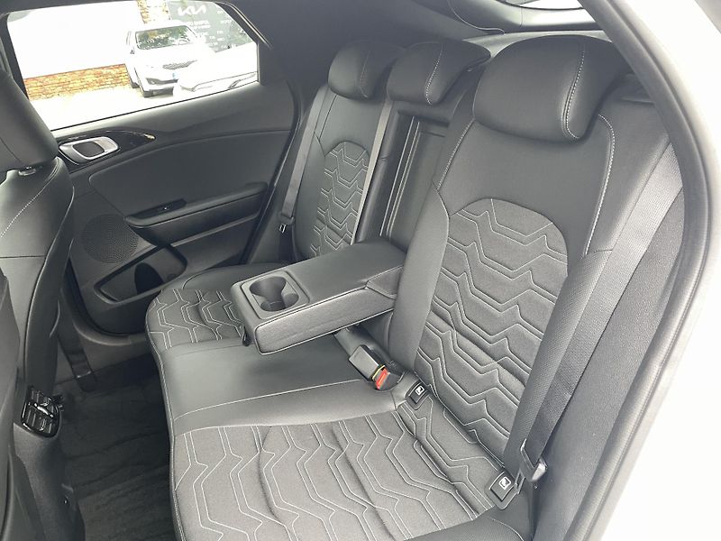 Kia XCeed (2026) 1,6T-Gdi STEEL EDITION 132 kW  - fotka 18 z 19