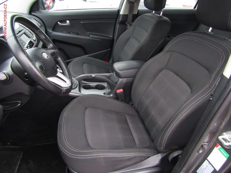 Kia Sportage (2011) 1.7CRDi, ČR, AC, park.asist - fotka 8 z 12