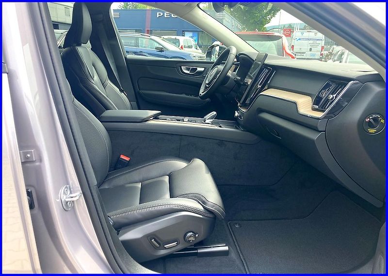 Volvo XC60 (2026) B5AWD PLUS DARK+4SERVIS/ZÁRUKA - fotka 17 z 24