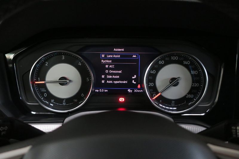 Volkswagen Touareg (2022) 3,0 TDI V6 ČR tažné 3,5t - fotka 17 z 50