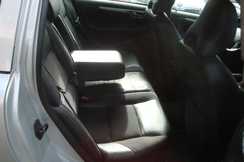 Volvo V70 (2005) 2.4 D5, AUT.,ČR - fotka 39 z 54