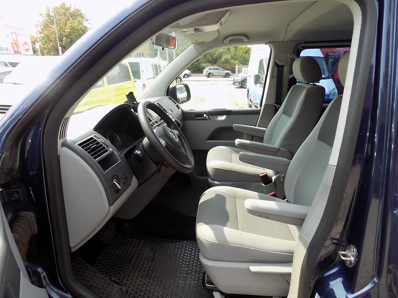 Volkswagen Caravelle 2,0 TDI 103 KW COMFORT NAVI - fotka 18 z 45