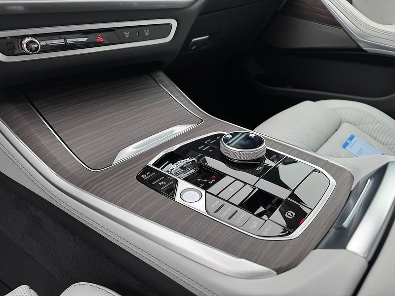 BMW X5 30xd Masáž Ventilace Softclose - fotka 22 z 25