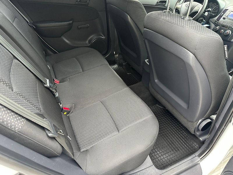 Hyundai i30 (2011) CW 1.6Crdi 66kw FIFA - fotka 13 z 24