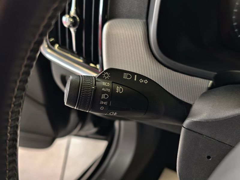 Volvo V90 2.0 D4 140kW A/T R-DESIGN, DPH - fotka 21 z 25