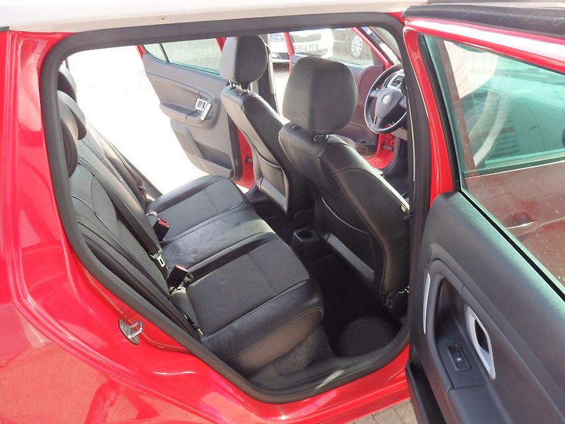 Škoda Fabia 1,4 16V SPORT, DIGI KLIMA, 16´ - fotka 9 z 14