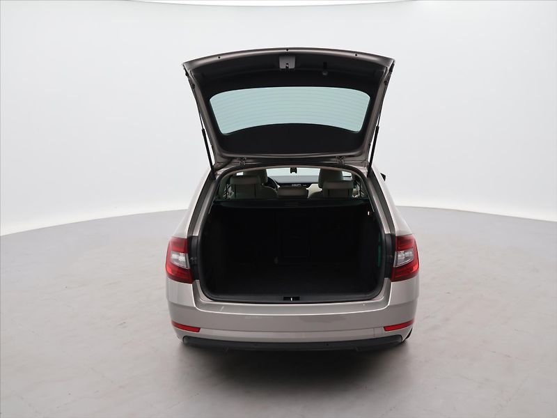 Škoda Octavia 1,4 TSI 110 kW Style - fotka 9 z 28