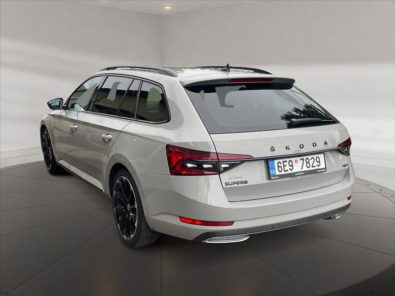 Škoda Superb 2,0 TDI Sportline DSG - fotka 4 z 11