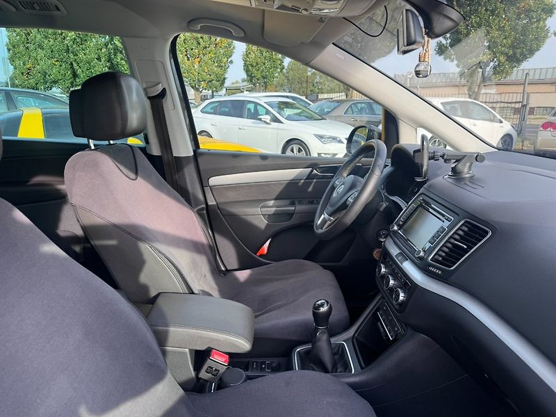 Volkswagen Sharan (2014) 2,0 TDI 130 KW ROZVODY 2. MAJ - fotka 37 z 45