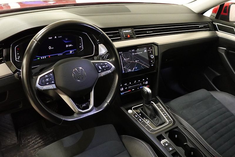 Volkswagen Passat TDI 147kW R-Line IQ NezTo ACC - fotka 9 z 25