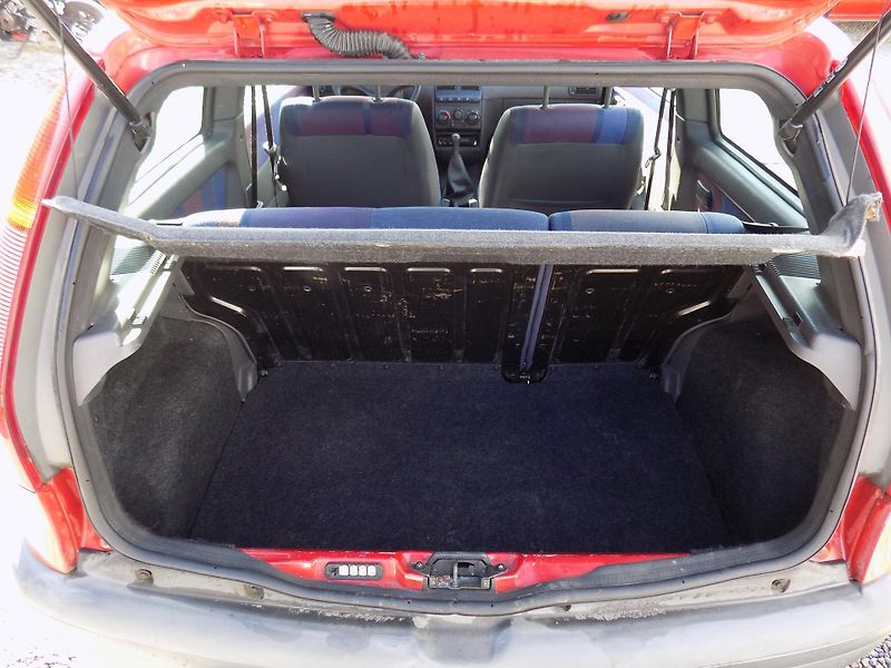 Fiat Punto 1,2I 54 KW SX CENTRÁL, KLIMA - fotka 19 z 30