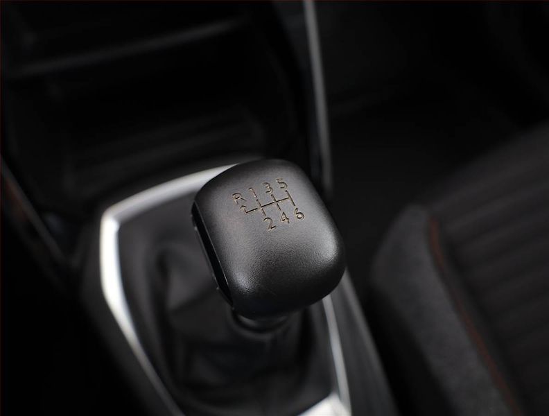 Peugeot 2008 (2021) 1.2 PureTech, Tempomat - fotka 11 z 15