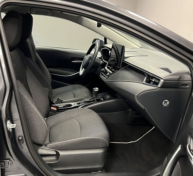Toyota Corolla 1,8 Hybrid AT Comfort - fotka 8 z 16