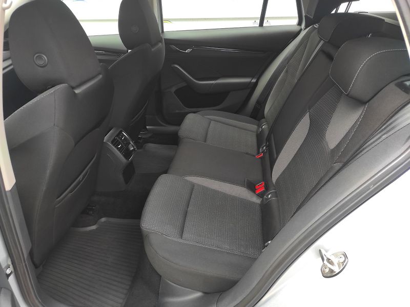 Škoda Octavia 2,0TDi 85kW, Ambition Plus, ČR - fotka 12 z 48