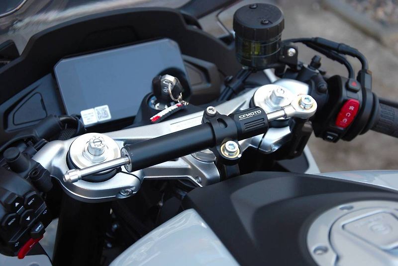 CFMOTO (2026) 675 SR-R - fotka 19 z 25